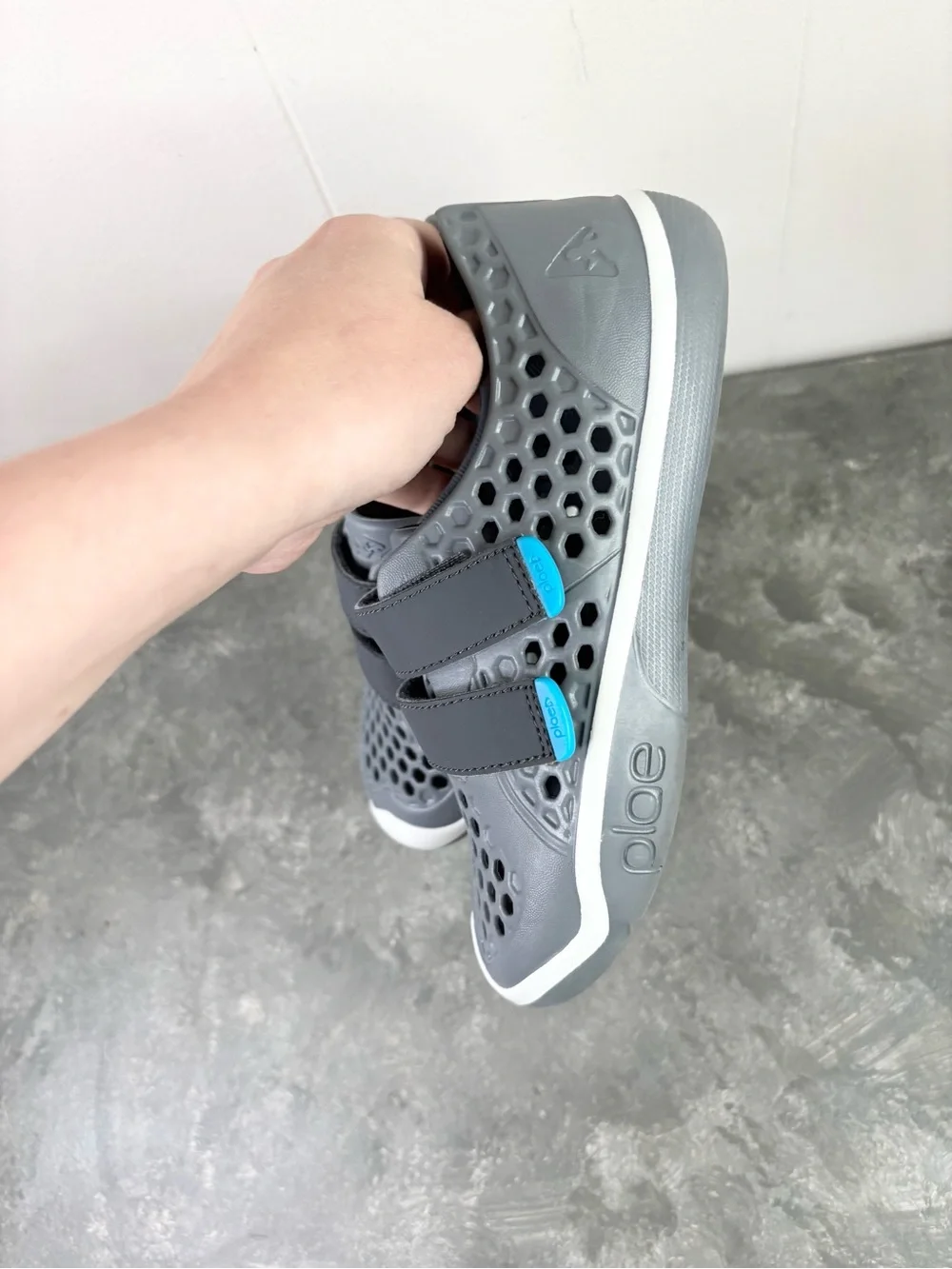 Plae mimo sneakers water shoes Velcro boys unisex size 2 youth